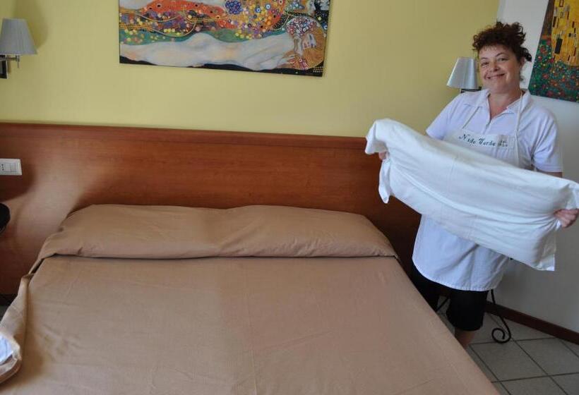 标准三人间, Nido Verde