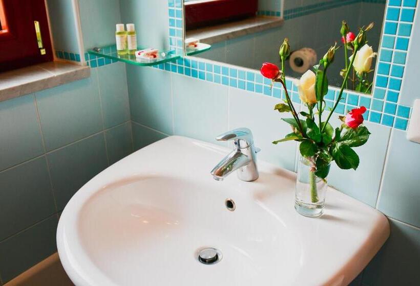 标准三人间, Nido Verde