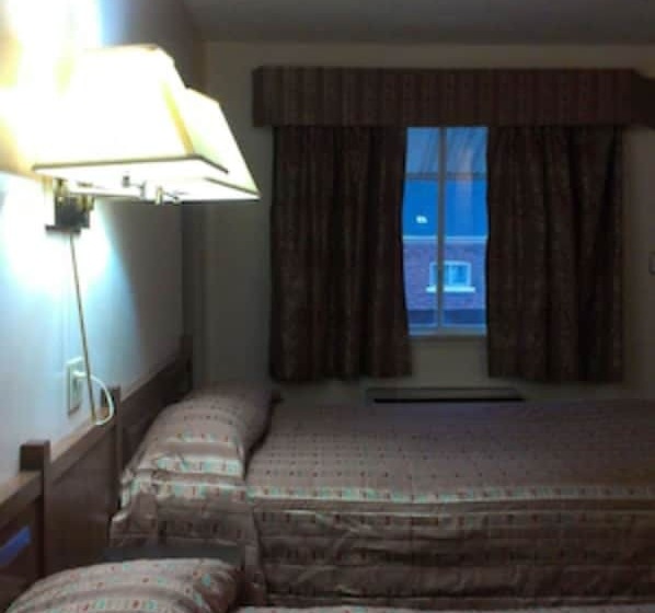 غرفه قياسيه سريرين مزدوجين, Sunset Inn