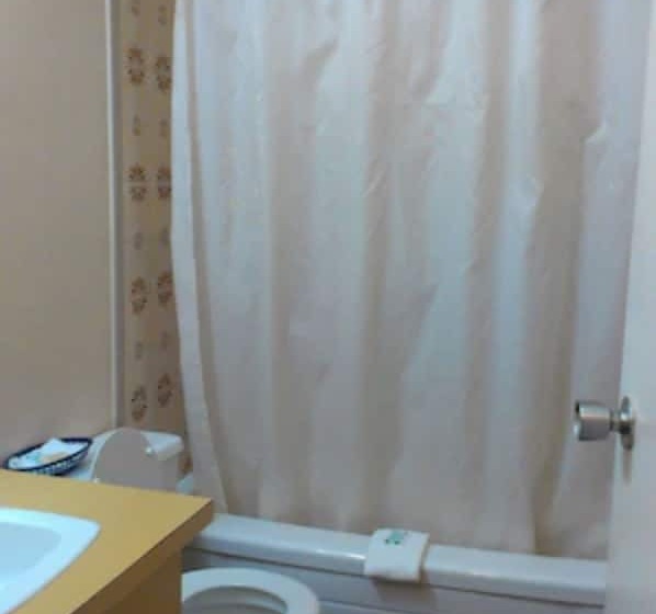 غرفة عائلية, Sunset Inn