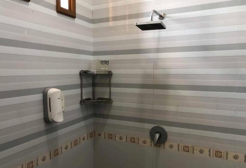 Номер Deluxe, Reddoorz At Daffi Araya