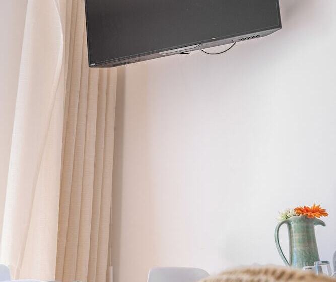 スタンダードルーム, Naval Guest House & Bistro