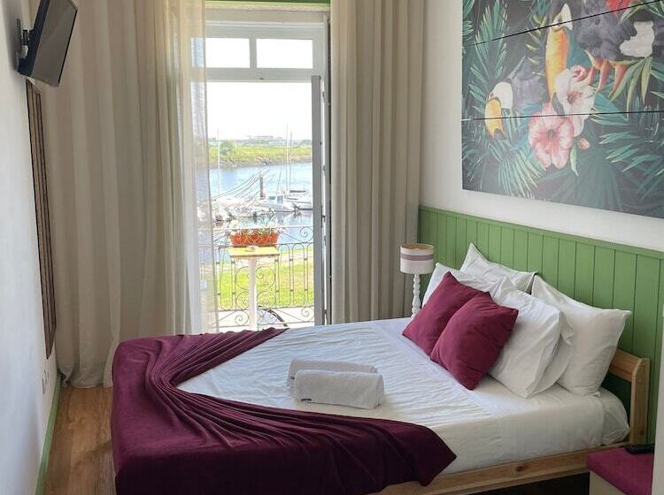 スタンダードルーム, Naval Guest House & Bistro