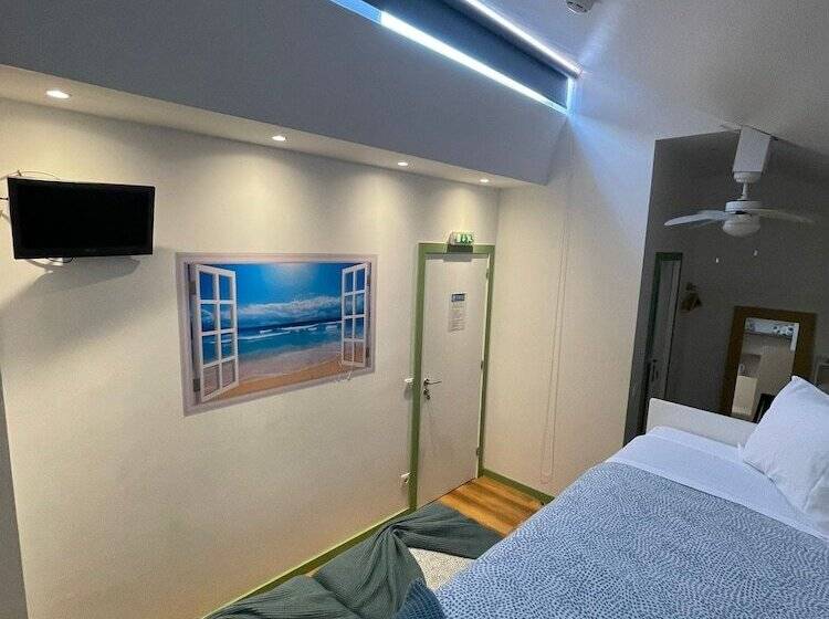 Номер Стандарт Трехместный, Naval Guest House & Bistro