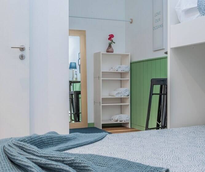 スタンダードトリプルルーム, Naval Guest House & Bistro