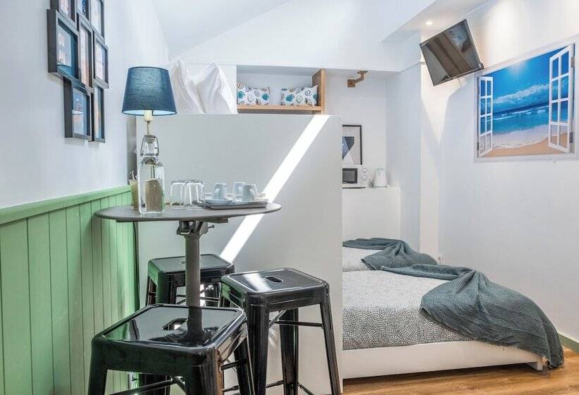 スタンダードトリプルルーム, Naval Guest House & Bistro