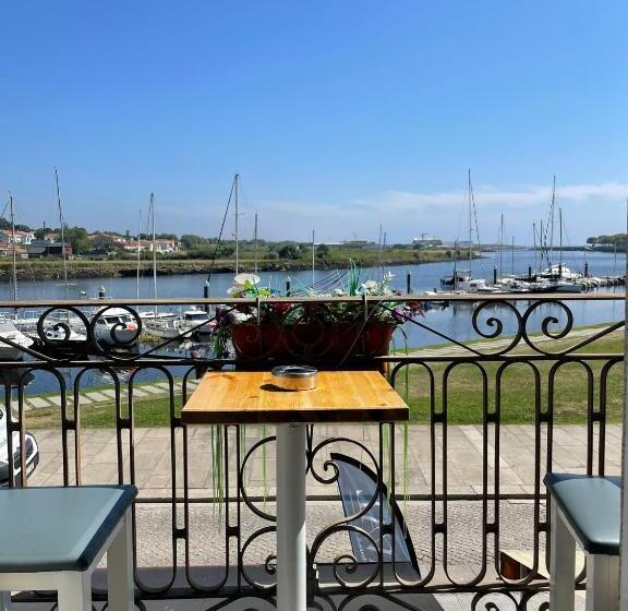 Quarto Estandar com Sacada, Naval Guest House & Bistro
