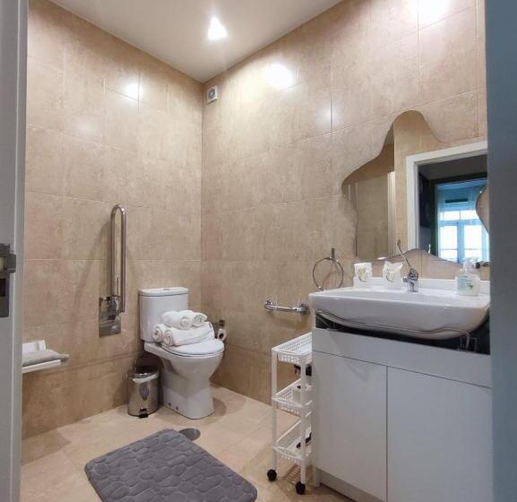 バルコニー付きスタンダードルーム, Naval Guest House & Bistro