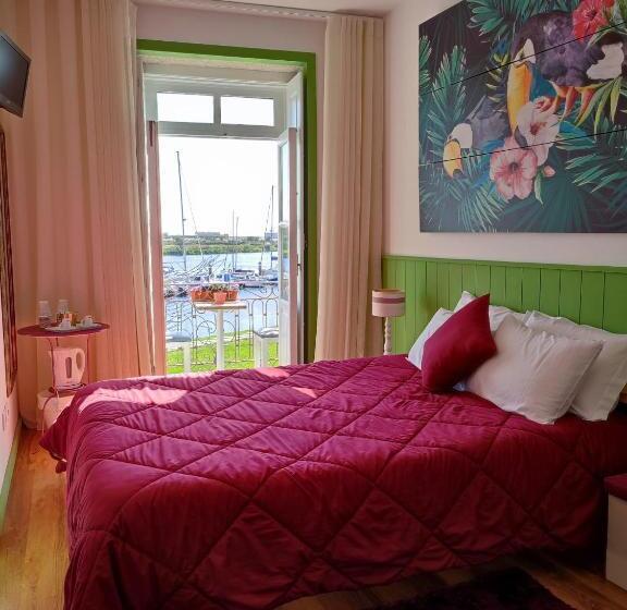 Номер Стандарт с Балконом, Naval Guest House & Bistro