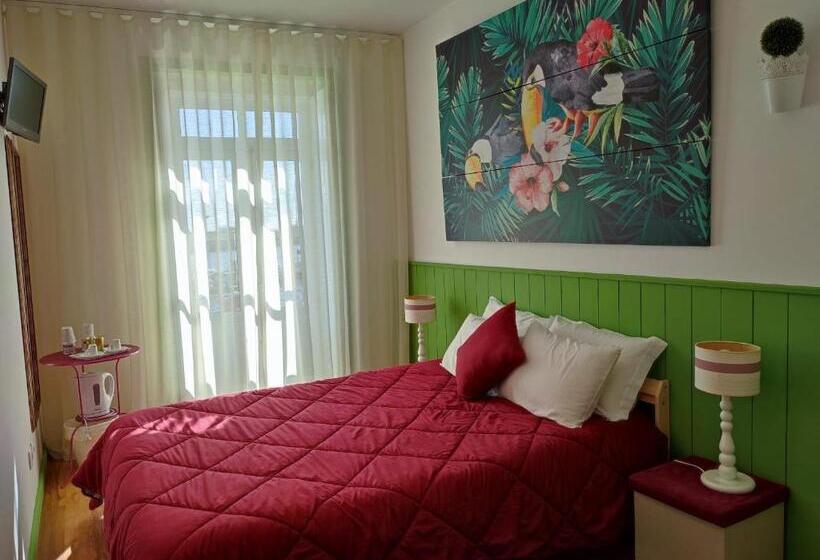 バルコニー付きスタンダードルーム, Naval Guest House & Bistro