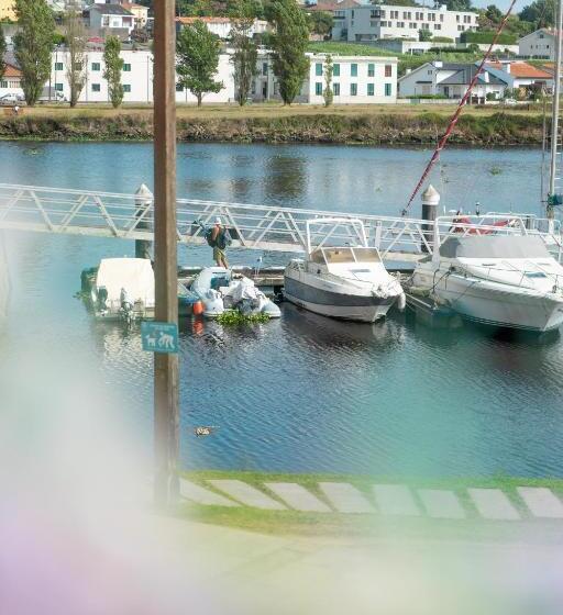 バルコニー付きスタンダードルーム, Naval Guest House & Bistro