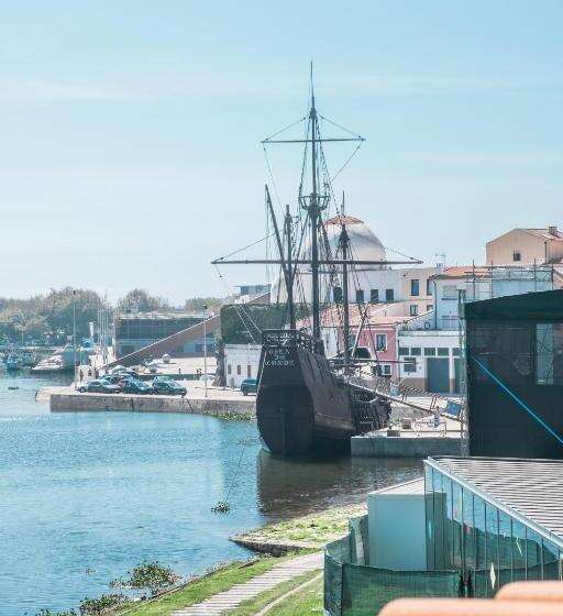 シングルデラックスルーム, Naval Guest House & Bistro