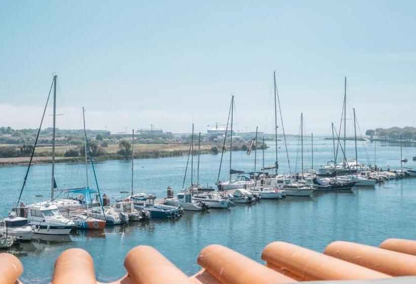 シングルデラックスルーム, Naval Guest House & Bistro