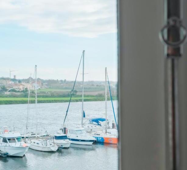 スタンダードルーム, Naval Guest House & Bistro