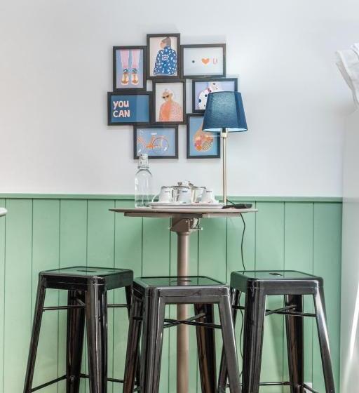 Номер Стандарт Трехместный, Naval Guest House & Bistro