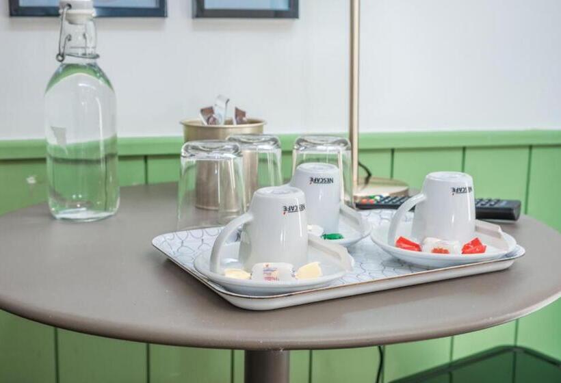 スタンダードトリプルルーム, Naval Guest House & Bistro