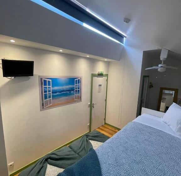 スタンダードトリプルルーム, Naval Guest House & Bistro