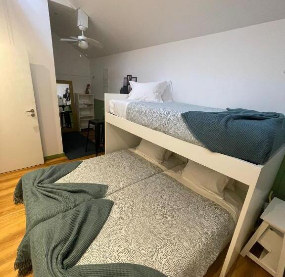 スタンダードトリプルルーム, Naval Guest House & Bistro