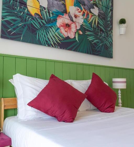 バルコニー付きスタンダードルーム, Naval Guest House & Bistro