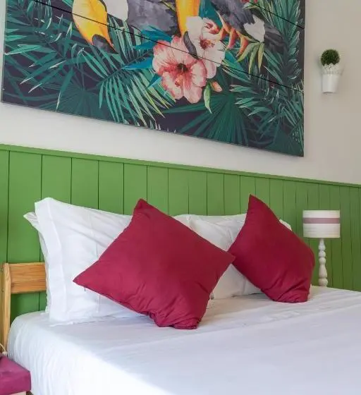 バルコニー付きスタンダードルーム, Naval Guest House & Bistro