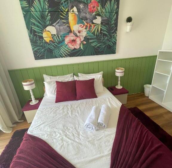 バルコニー付きスタンダードルーム, Naval Guest House & Bistro