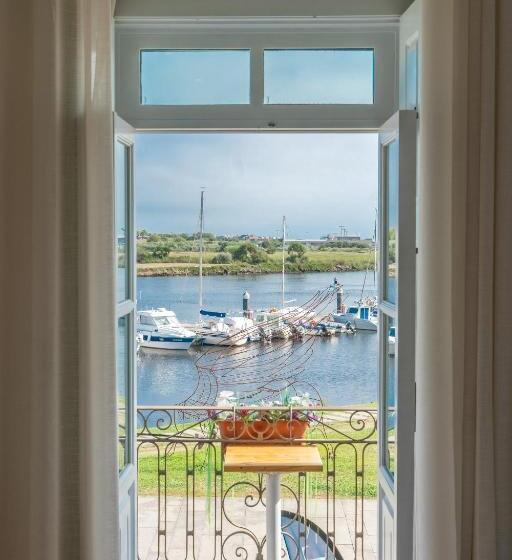 Quarto Estandar com Sacada, Naval Guest House & Bistro