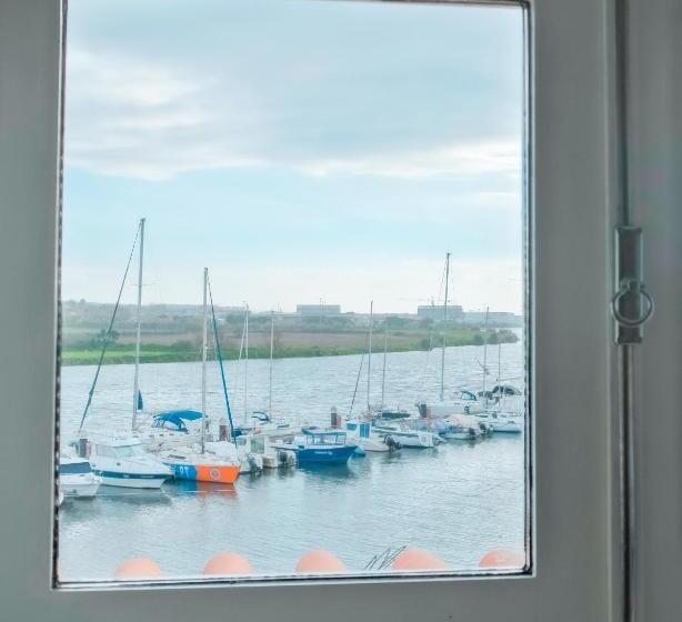 スタンダードルーム, Naval Guest House & Bistro