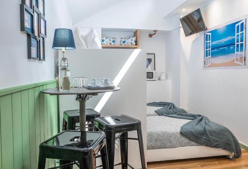 スタンダードトリプルルーム, Naval Guest House & Bistro