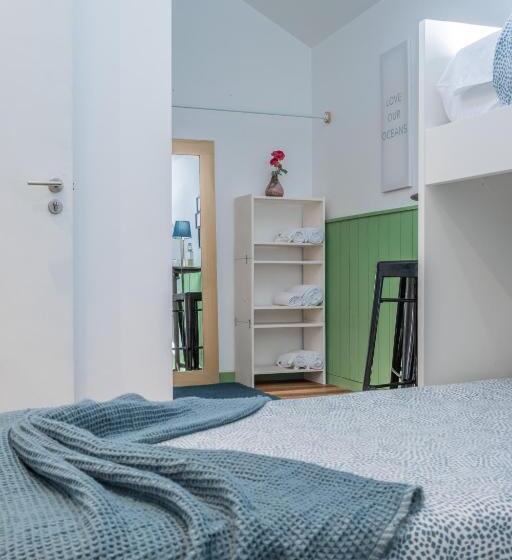 スタンダードトリプルルーム, Naval Guest House & Bistro