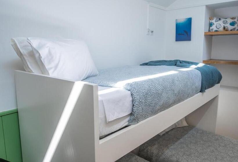 スタンダードトリプルルーム, Naval Guest House & Bistro