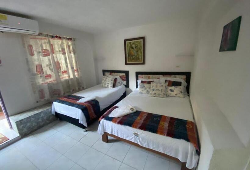 スタンダードトリプルルーム, House Marfito Airport