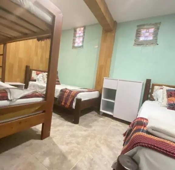 スタンダード４人部屋, House Marfito Airport