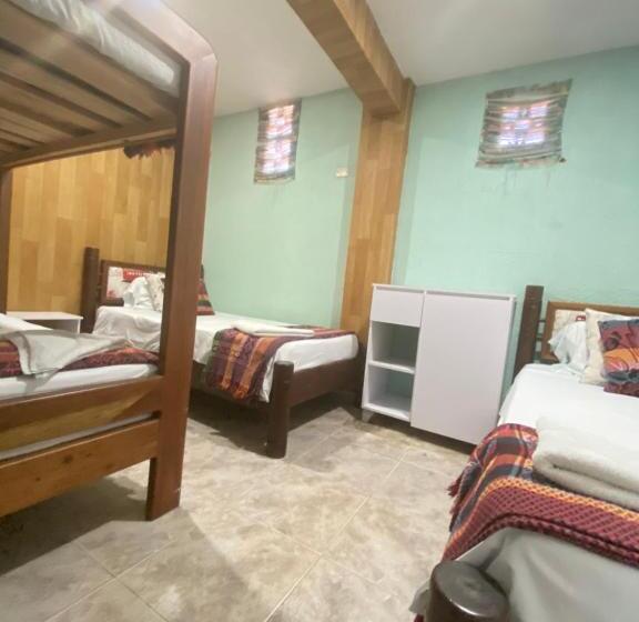 スタンダード４人部屋, House Marfito Airport