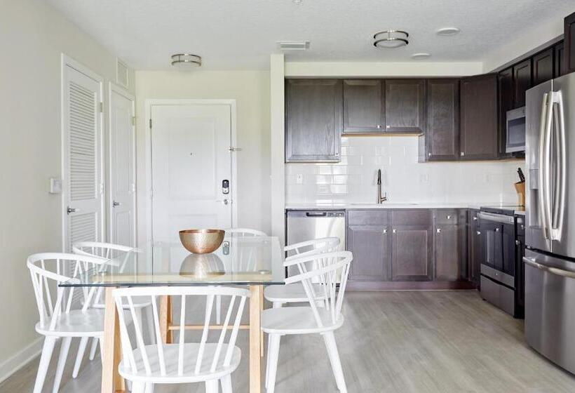 庭の見える１ベッドルームアパートメント, Sonder At Vista Cay