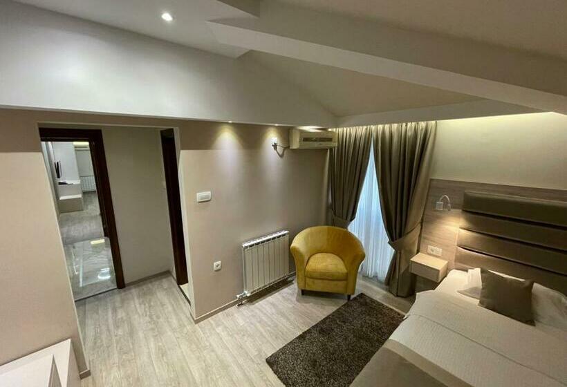 اتاق استاندارد یک نفره, Holiday