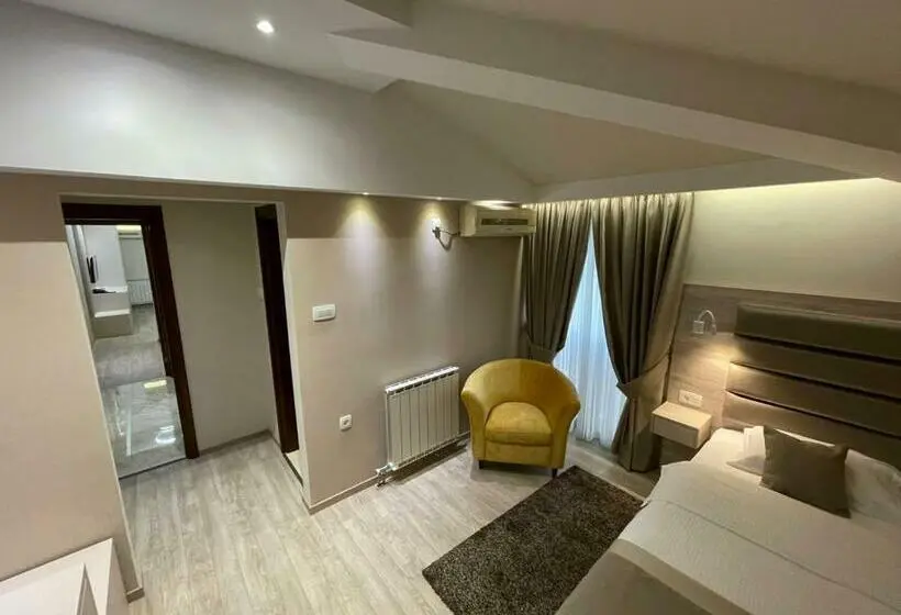 اتاق استاندارد یک نفره, Holiday