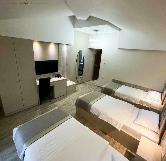 اتاق استاندارد سه نفره, Holiday