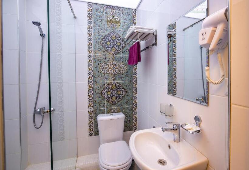 غرفة قياسية, Khurjin Boutique