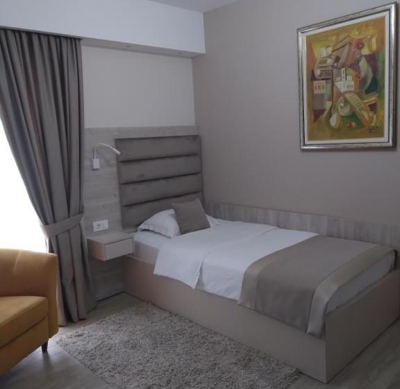 اتاق استاندارد یک نفره, Holiday