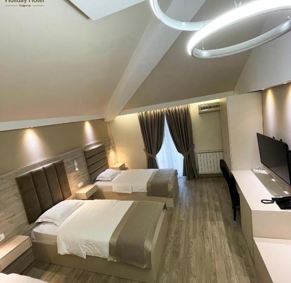 اتاق استاندارد سه نفره, Holiday