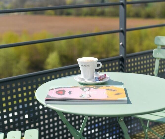 דירה בת חדר שינה 1 עם מרפסת, Ibis Styles Namur