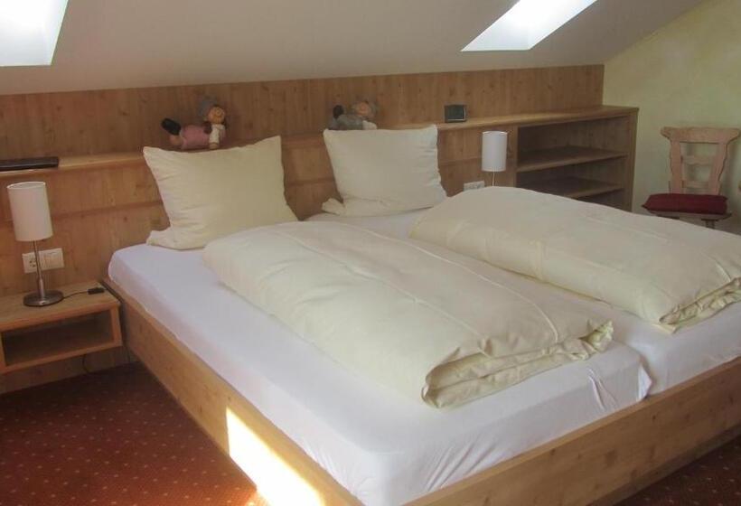 带景观的三人标准房间, Weinhaus Paradies