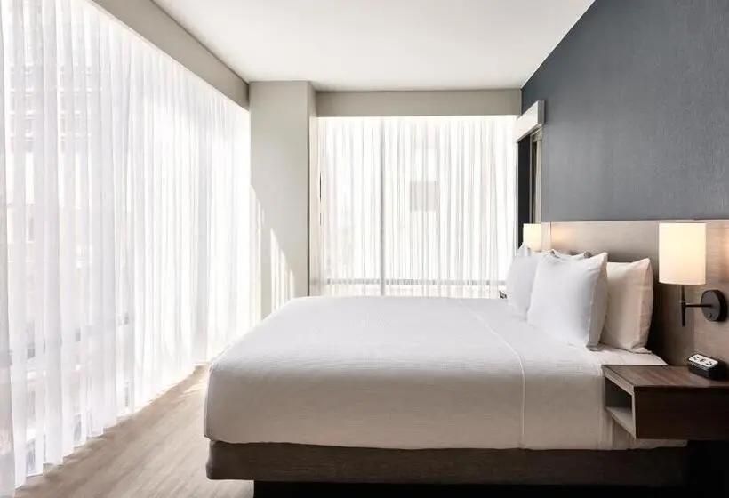 Suite King Bed