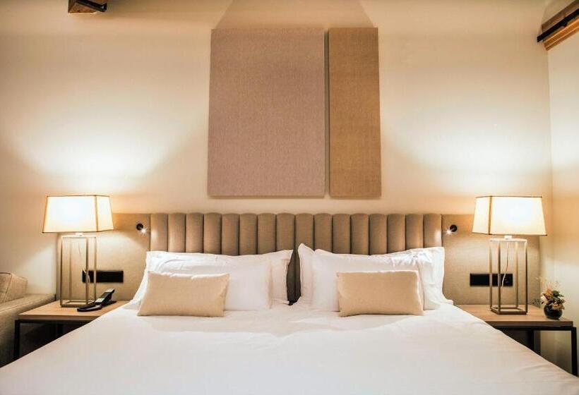 سوئیت جونیور با تخت بزرگ, Sofraga Palacio