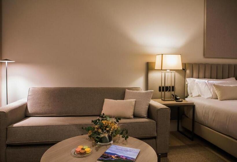 سوئیت جونیور با تخت بزرگ, Sofraga Palacio