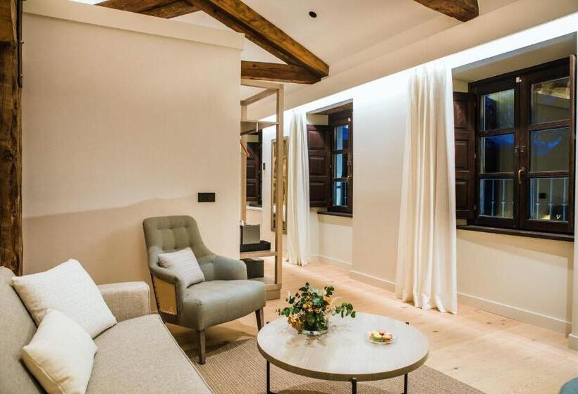 سوئیت با تخت بزرگ, Sofraga Palacio