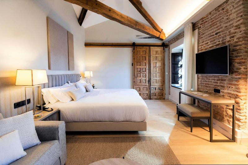 سوئیت جونیور با تخت بزرگ, Sofraga Palacio