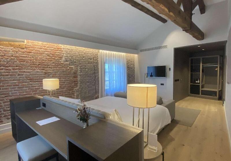 سوئیت جونیور با تخت بزرگ, Sofraga Palacio