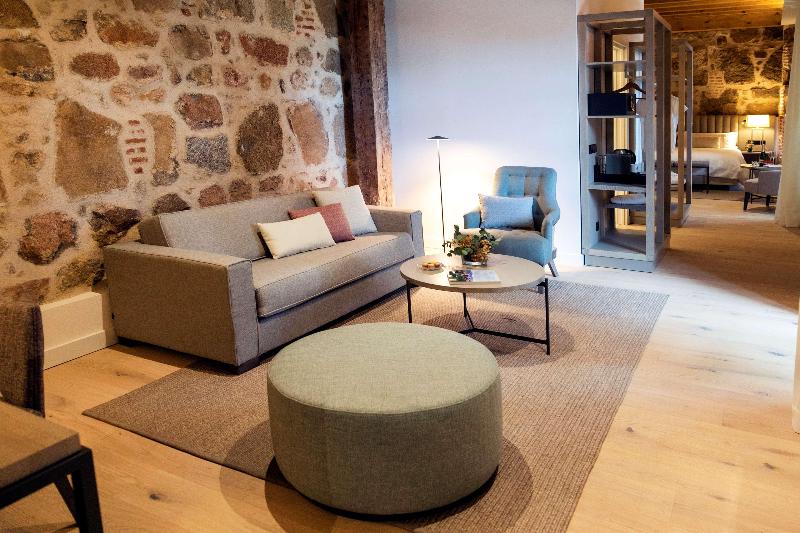 سوئیت با تخت بزرگ, Sofraga Palacio