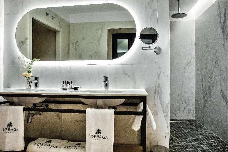 سوئیت با تخت بزرگ, Sofraga Palacio